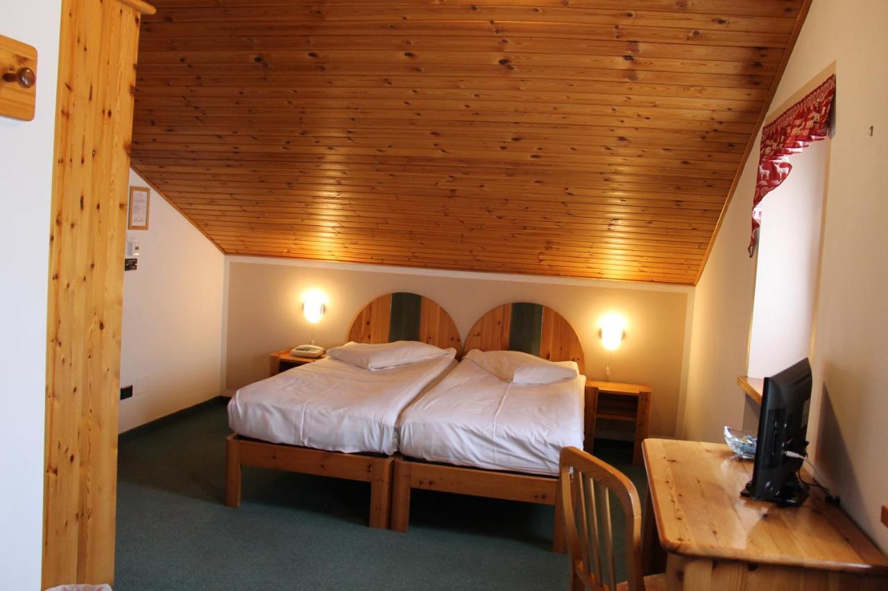 Mont Velan Chambres & Restaurant Saint-Oyen Eksteriør billede
